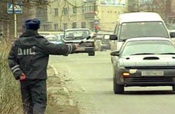 Автоинспекторам разрешили устраивать засады на водителей Автоинспекторам разрешили устраивать засады на водителей