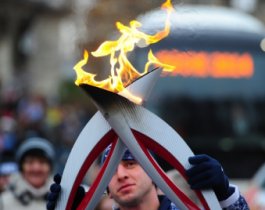 Эстафета олимпийского огня собрала рекордное количество зрителей