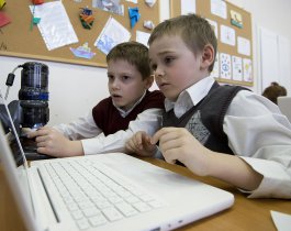 В Челябинске более 100 тыс. школьников узнают оценки через Интернет