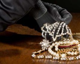 Грабители вынесли из челябинской ювелирки украшений почти на миллион рублей