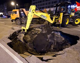 Установлена причина провала асфальта в центре Челябинска
