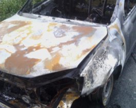 Снова поджог машины. В Челябинске ночью неизвестные спалили автомобиль кандидата в депутаты. ФОТО