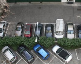 Черные парковки в Челябинске: суд признал вину прокуратуры