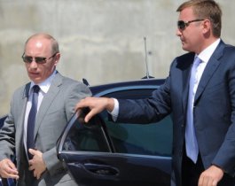 На что бы потратить / Путину изготовят самый безопасный лимузин. На создание кортежа выделено 11,5 млрд рублей 