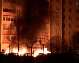На Тополинке в Челябинске ночью сожгли внедорожник