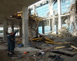 В центре Челябинска обрушились межэтажные перекрытия строящегося здания