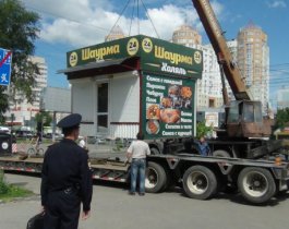 В Челябинске демонтировали три ларька с шаурмой