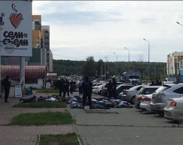 В Челябинске сотрудники полиции и бойцы ОМОН проводят силовой рейд возле грузинского ресторана
