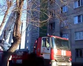 «Детей бросали в окно на одеяло»: из горящего общежития в Челябинске эвакуировали 100 человек