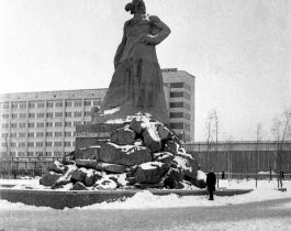 Сказ об Урале и гостиница "Челябинск" на привокзальной площади, 1969 год.