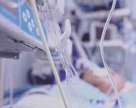 Получившая травму в Таиланде россиянка начала самостоятельно дышать в больнице