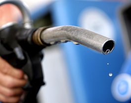 Средняя стоимость бензина в России за неделю выросла на 5 копеек