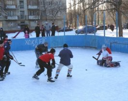 В Челябинске подготовили около 80 ледовых коробок