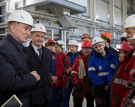 Борис Дубровский встретился с обманутыми дольщиками во время визита на цинковый завод